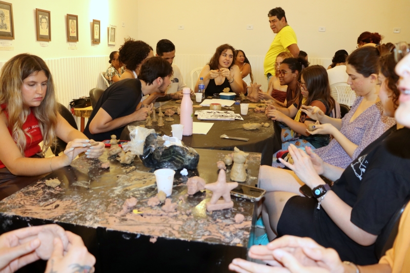 Galeria oficina-de-ceramica-e-desenho-em-carvao---stephanye-plates